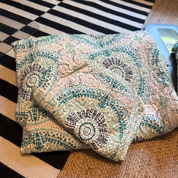 Twin Quilt and Standard Sham - Picture 2 of 3